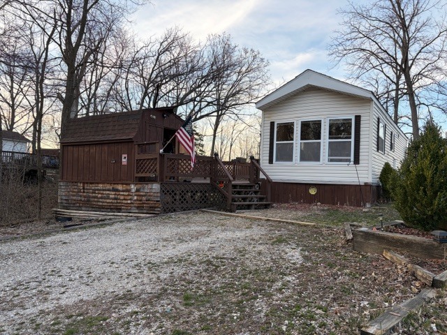 2795 East 28th Road Marseilles, IL 61341 - Photo 3 of 55 a front view of a house with a yard