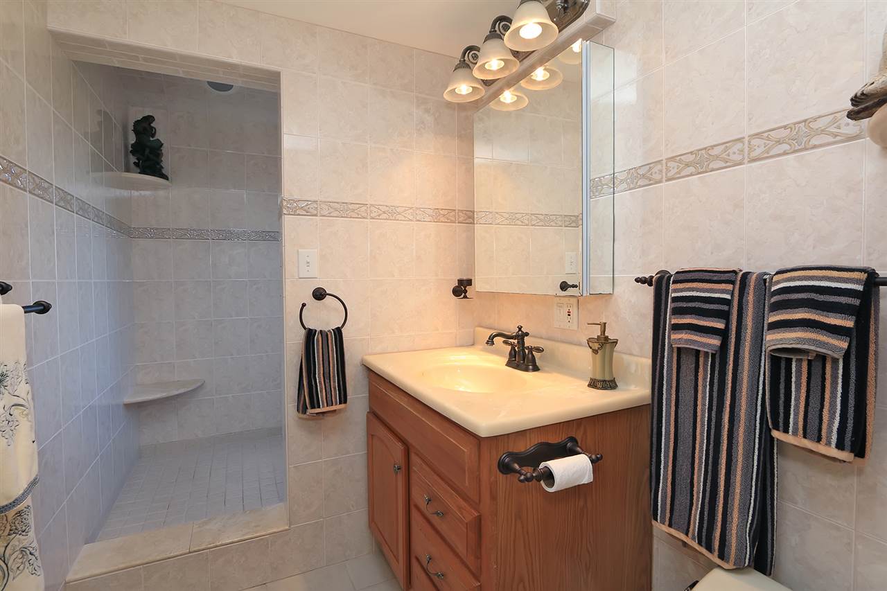 1415 Middle Road Kula, HI 96790 - Photo 15 of 30 a bathroom with a sink a toilet a mirror and shower