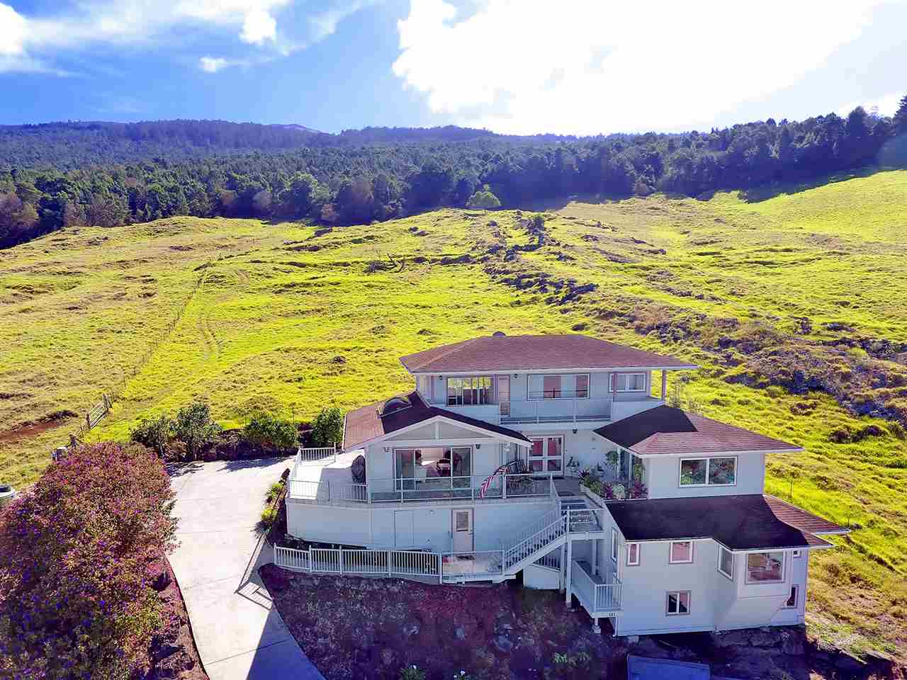 1415 Middle Road Kula, HI 96790 - Photo 2 of 30 a view of a city with an ocean