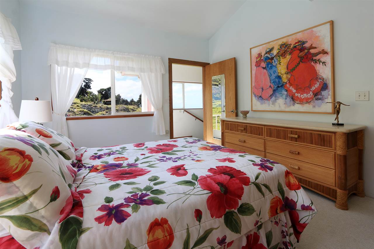 1415 Middle Road Kula, HI 96790 - Photo 22 of 30 a bedroom with a bed and a painting on the wall