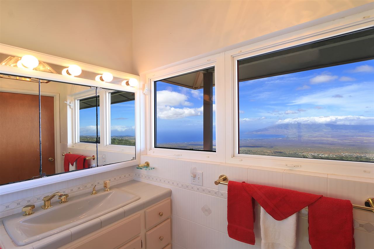 1415 Middle Road Kula, HI 96790 - Photo 10 of 30 a bathroom with a sink and a mirror