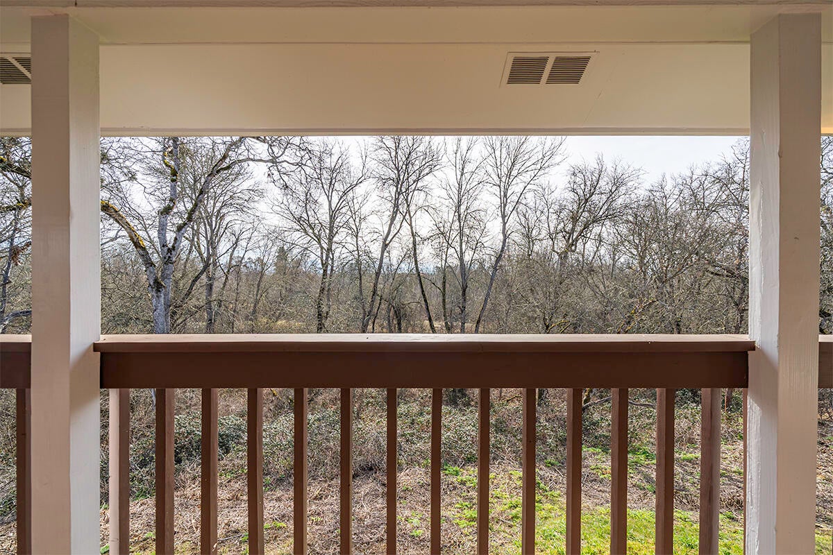 1345 Nick Young Road Eagle Point, OR 97524 - Photo 32 of 38 DSC00577