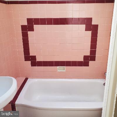 913 Pine Road Sharon Hill, PA 19079 - Photo 5 of 8 Bathroom