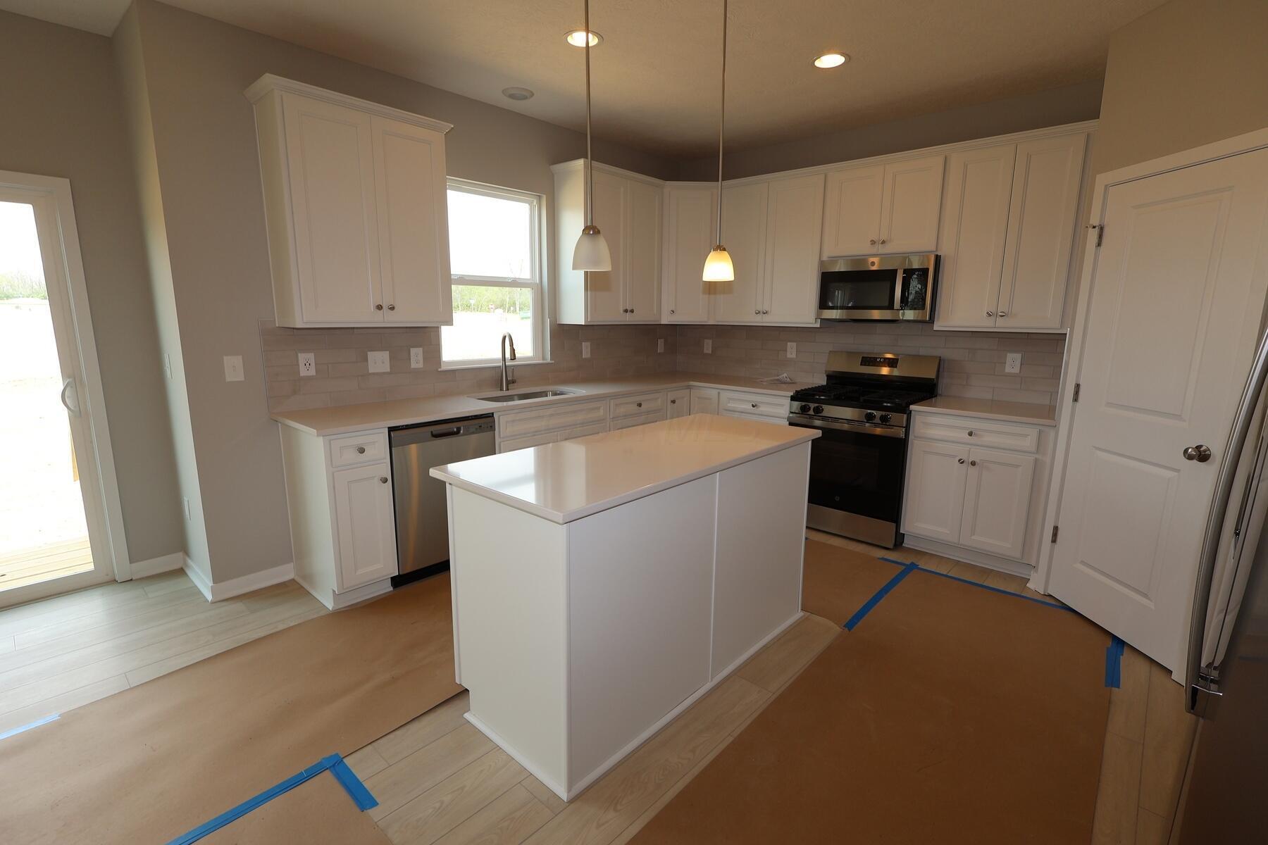 347 Canterbury Road Commercial Point, OH 43116 - Photo 5 of 21 Kitchen