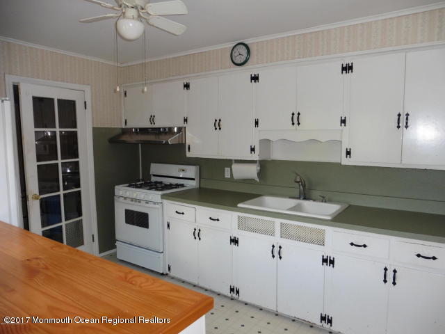 444 Georgia Tavern Road Howell, NJ 07731 - Photo 6 of 13 444kitchen3