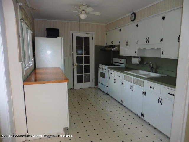 444 Georgia Tavern Road Howell, NJ 07731 - Photo 7 of 13 444kitchenreally2