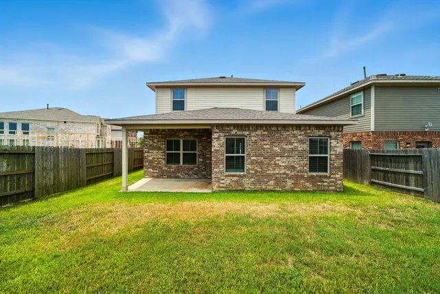 a view of a house with a backyard