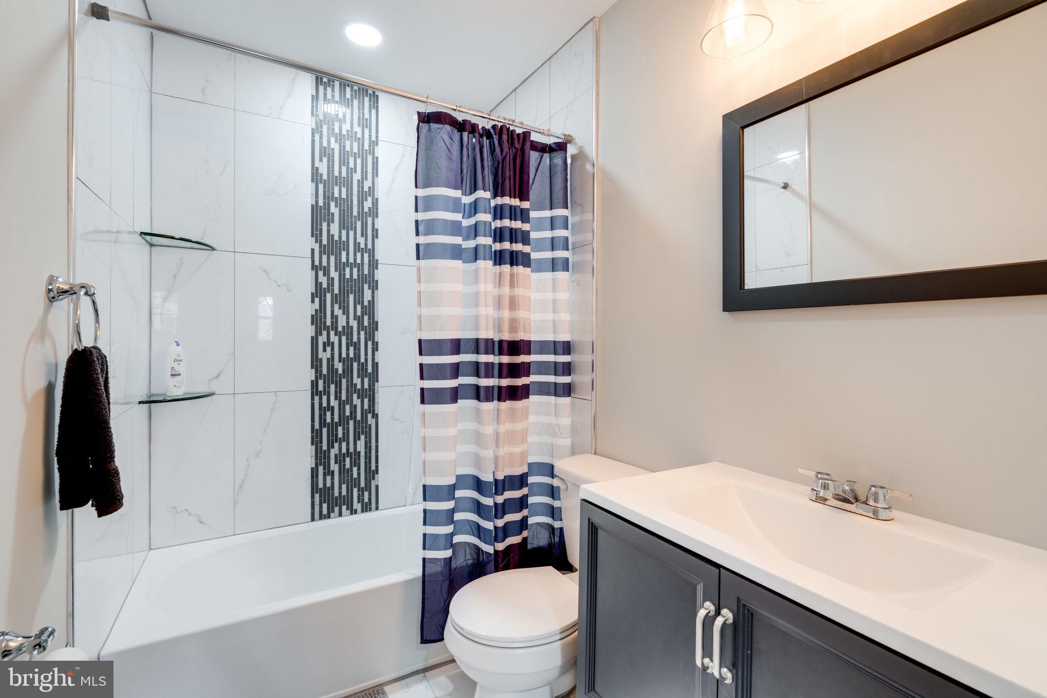 15208 Michigan Rd. Woodbridge, VA 22191 - Photo 23 of 38 FULL BATH UPPER LEVEL