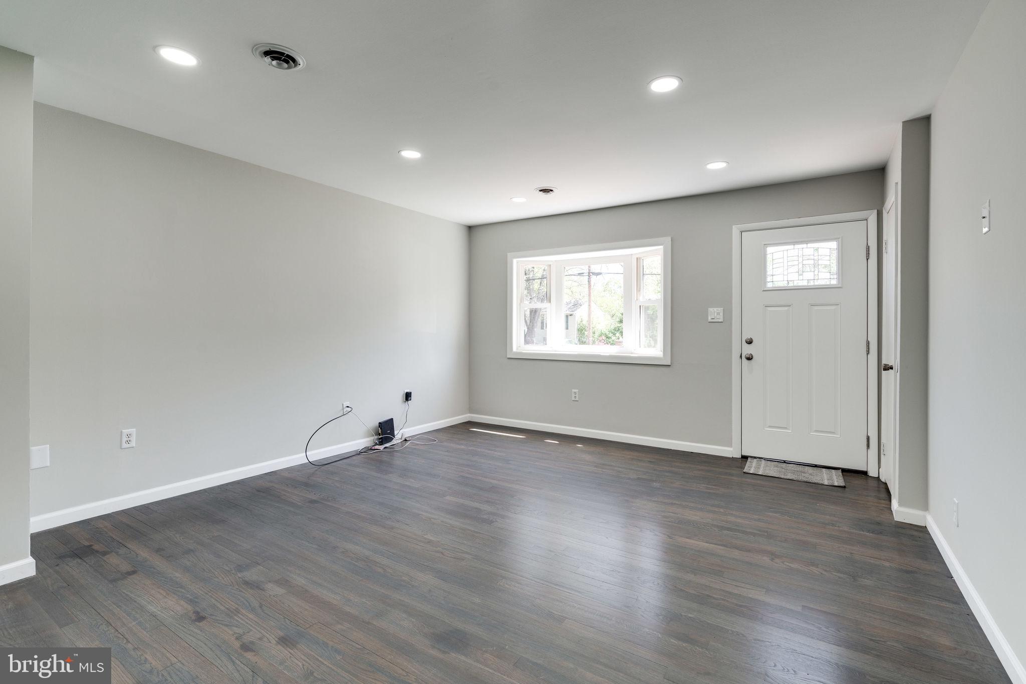 15208 Michigan Rd. Woodbridge, VA 22191 - Photo 10 of 38 Gallery Image 10
