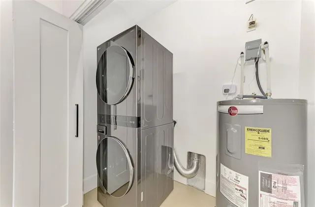 a view of a house with backyard and porch