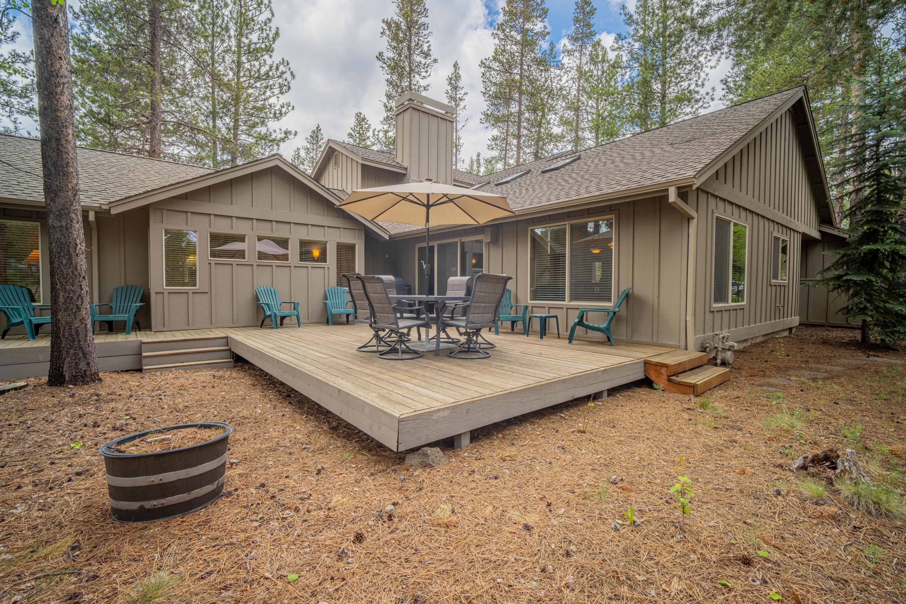 57655 Aspen Lane, Unit 2 Sunriver, OR 97707 - Photo 42 of 47 42 - deck corner