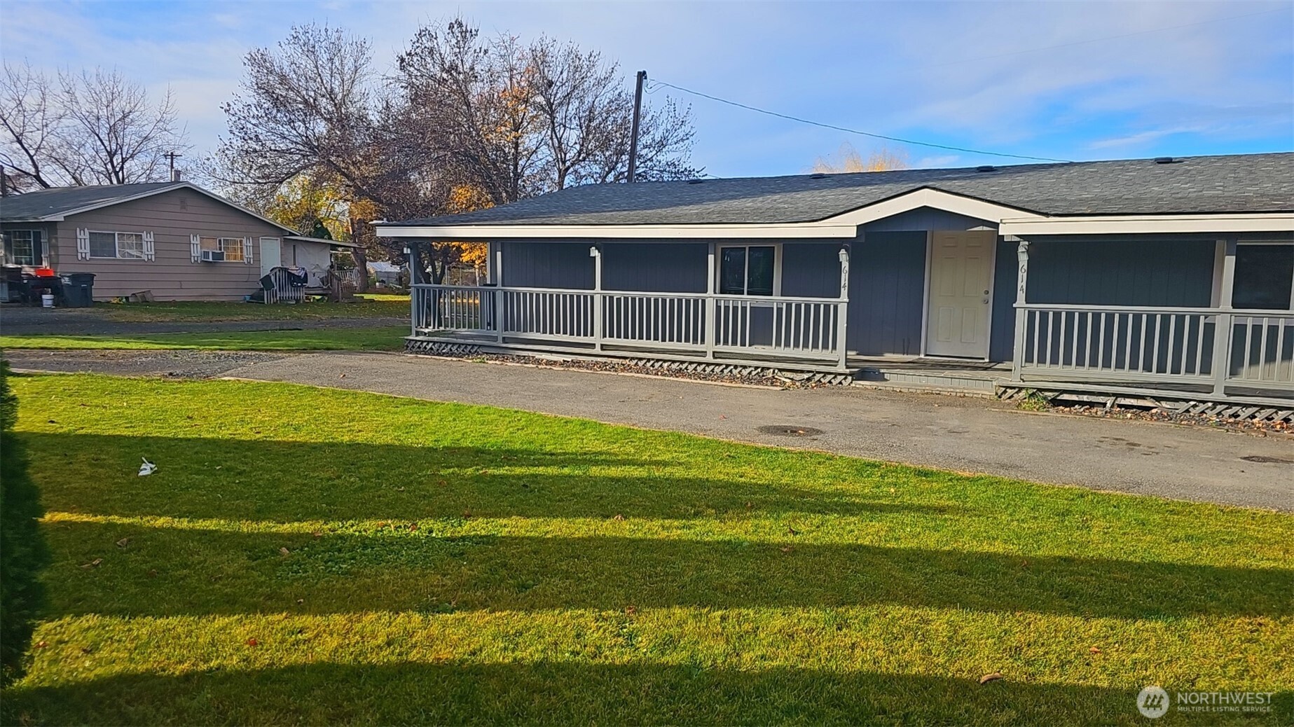 614 South Andes Road Othello, WA 99344 - Photo 3 of 6 a front view of a house with a garden and yard