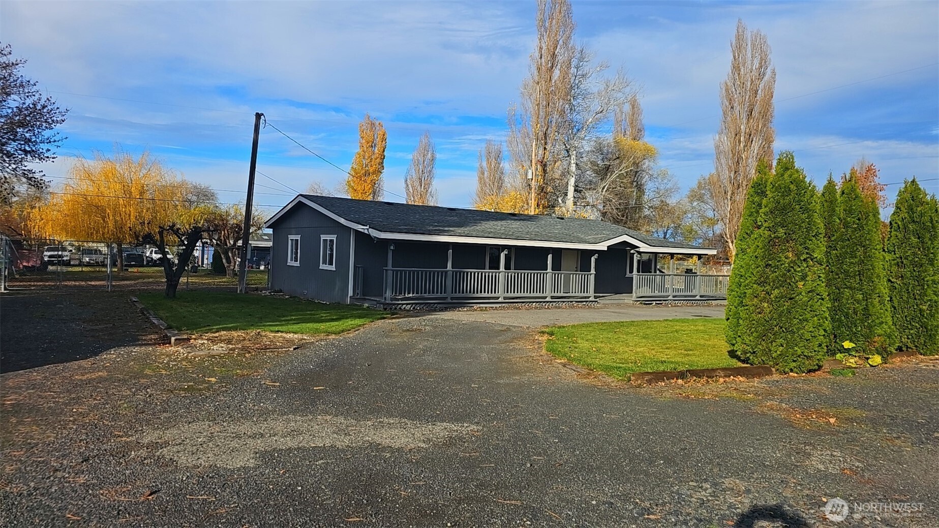 614 South Andes Road Othello, WA 99344 - Photo 6 of 6 a front view of a house with a garden and yard