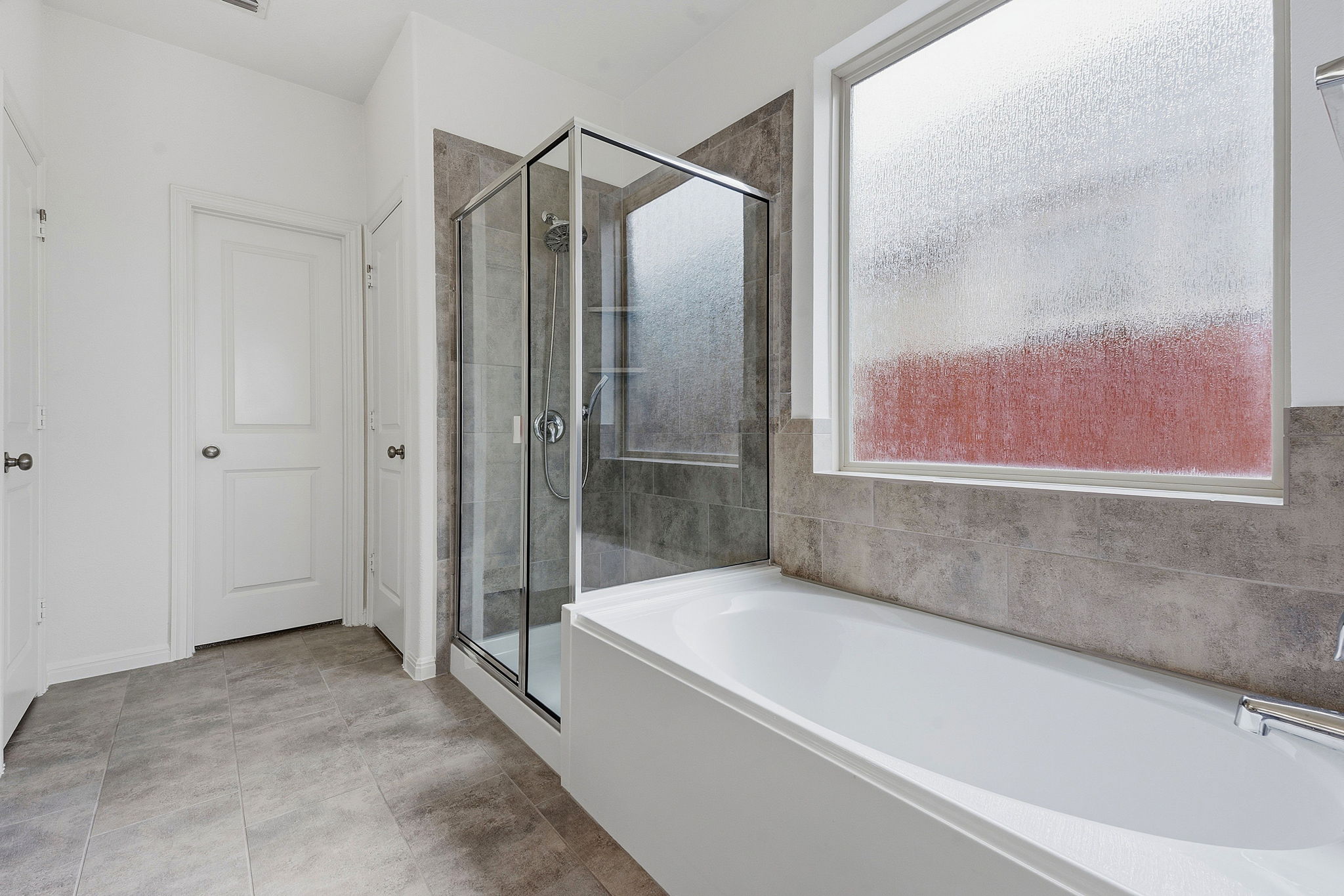 609 Allende Bend, Unit 130 Austin, TX 78748 - Photo 20 of 33 a bathroom with a bathtub and a shower