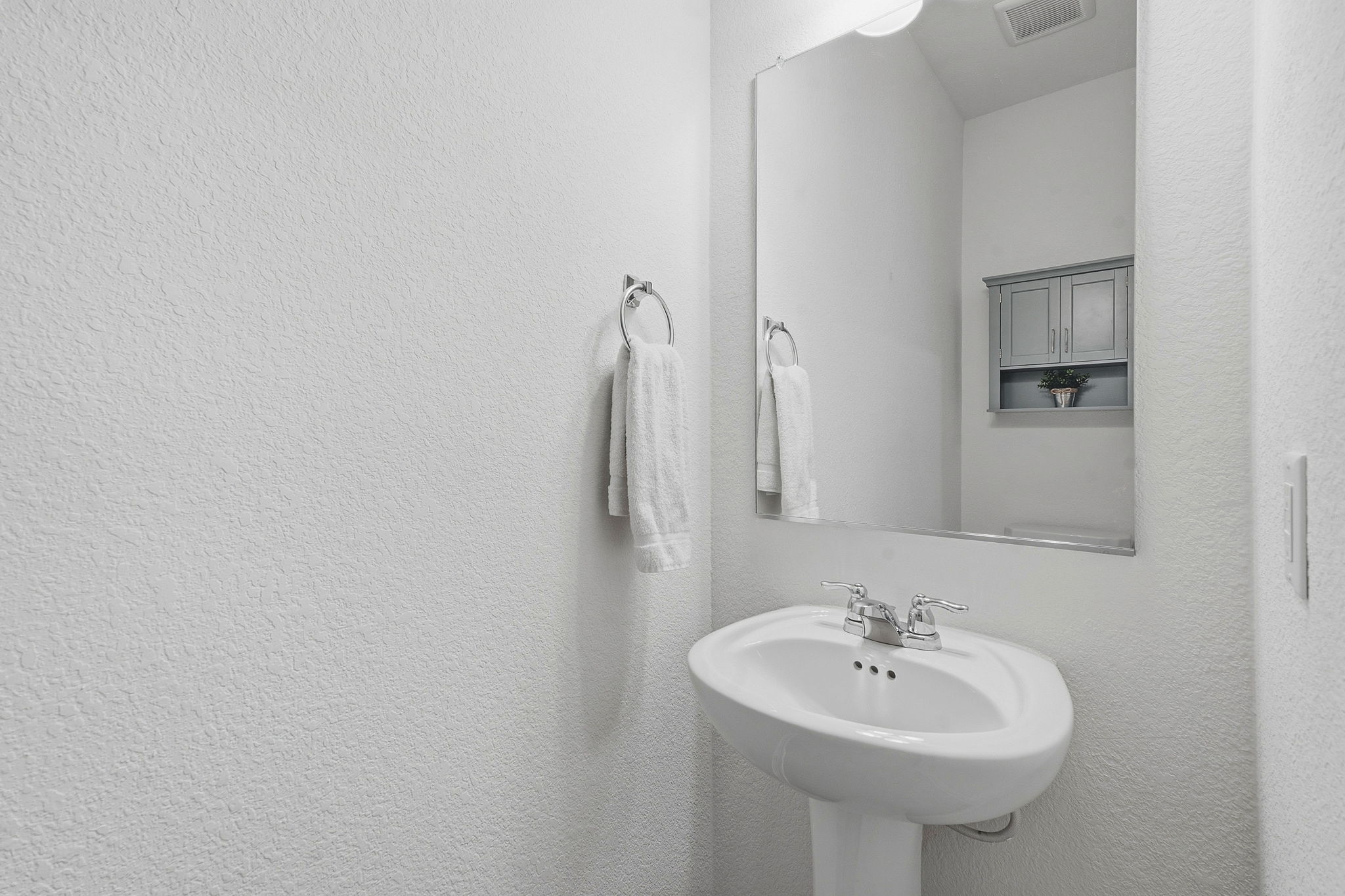 609 Allende Bend, Unit 130 Austin, TX 78748 - Photo 22 of 33 a bathroom with a sink and a mirror