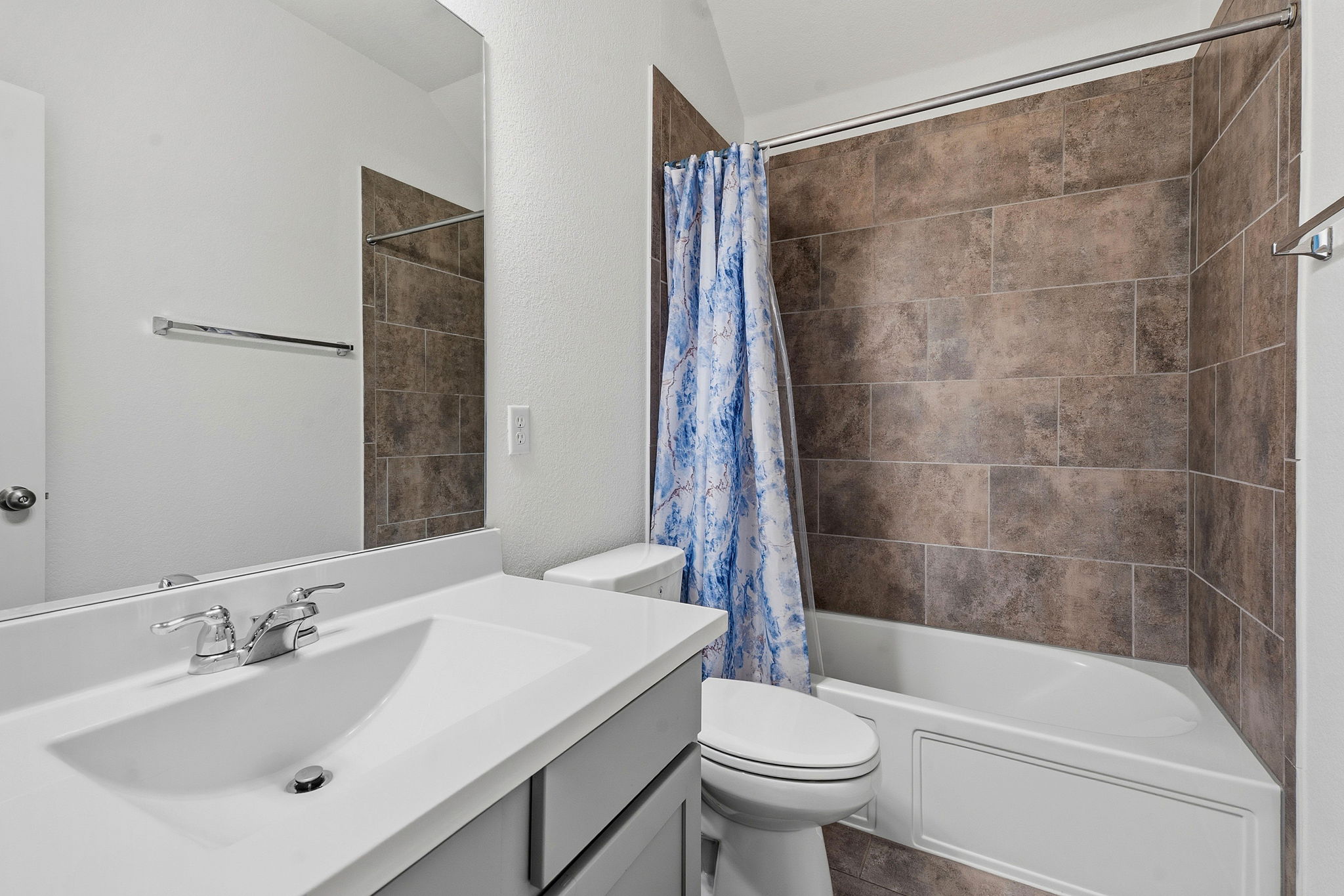 609 Allende Bend, Unit 130 Austin, TX 78748 - Photo 32 of 33 a bathroom with a sink and a mirror