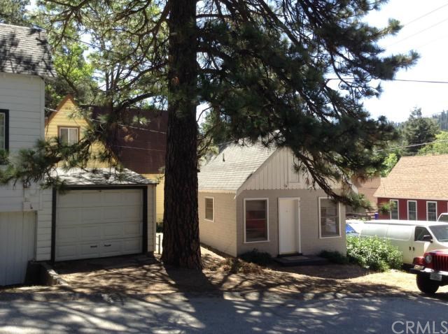 513-517 Springy Path Crestline, CA 92325 - Photo 1 of 1 a front view of a house with a yard