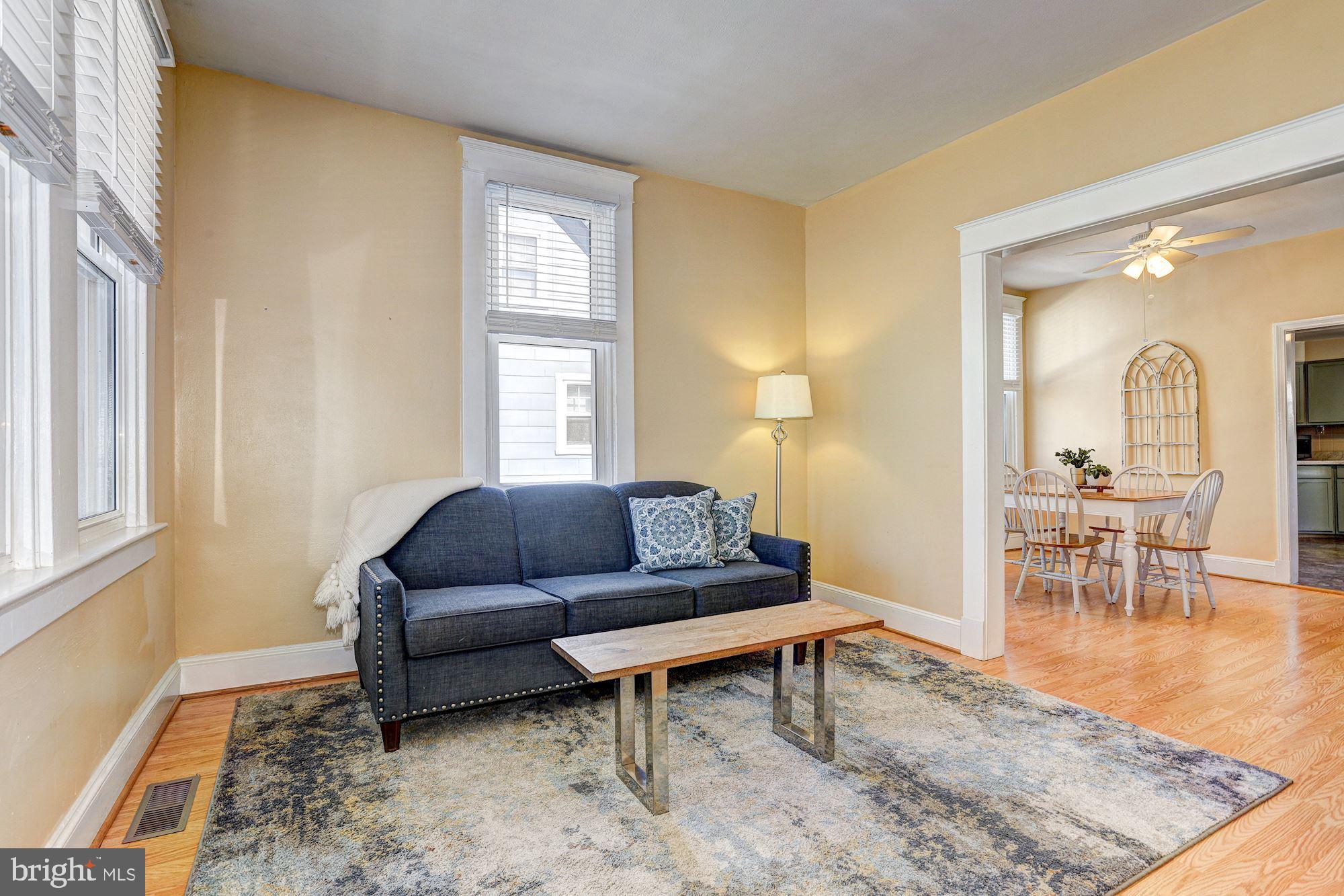 11 Edmondson Ridge Road Baltimore, MD 21228 - Photo 3 of 31 Living Room