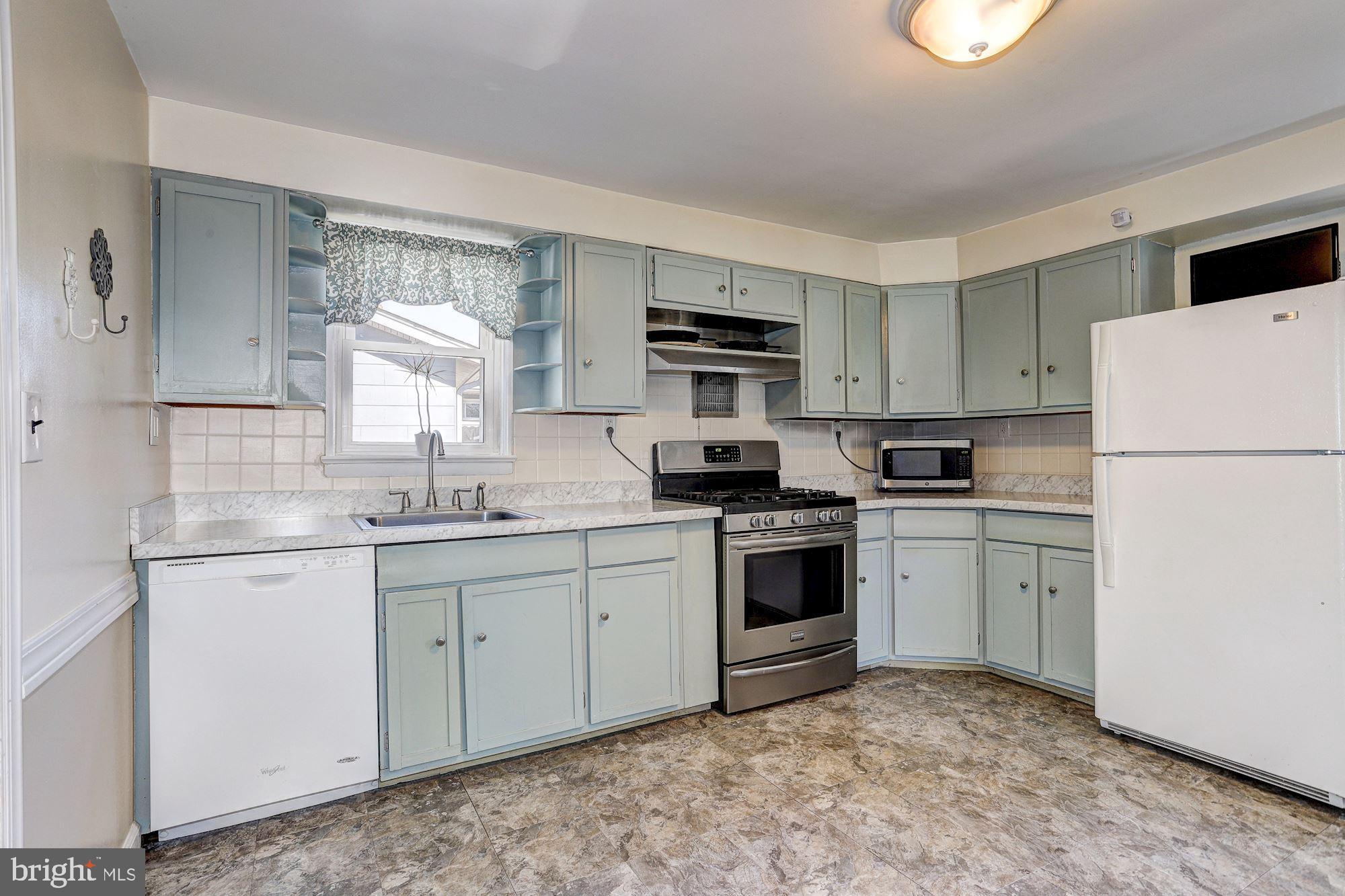 11 Edmondson Ridge Road Baltimore, MD 21228 - Photo 6 of 31 Kitchen