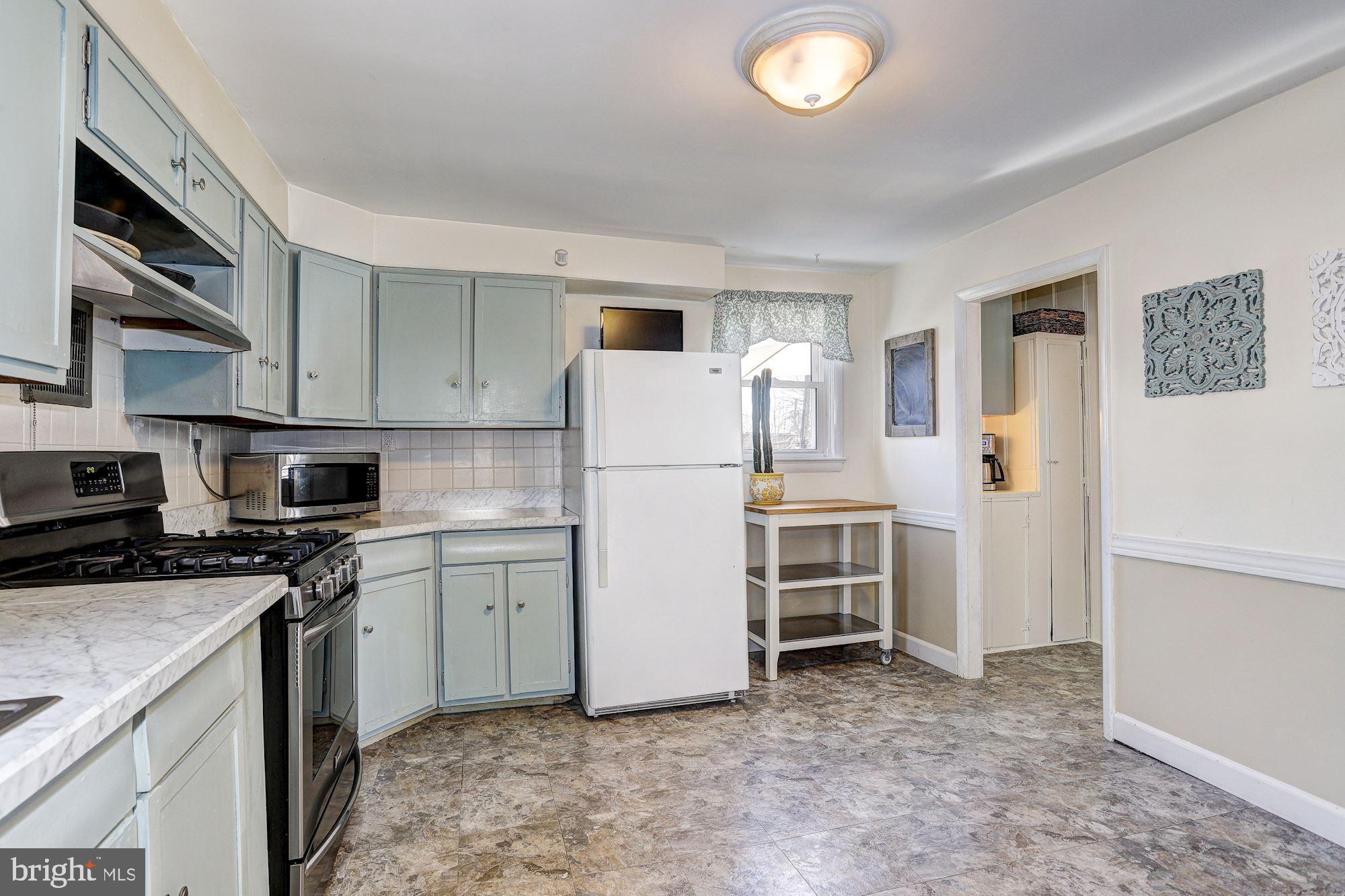 11 Edmondson Ridge Road Baltimore, MD 21228 - Photo 7 of 31 Kitchen