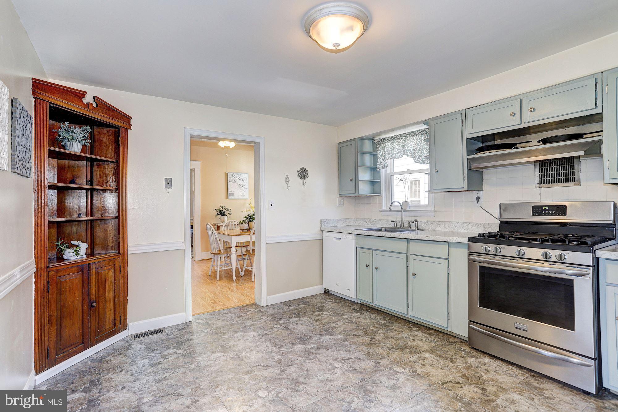 11 Edmondson Ridge Road Baltimore, MD 21228 - Photo 8 of 31 Kitchen