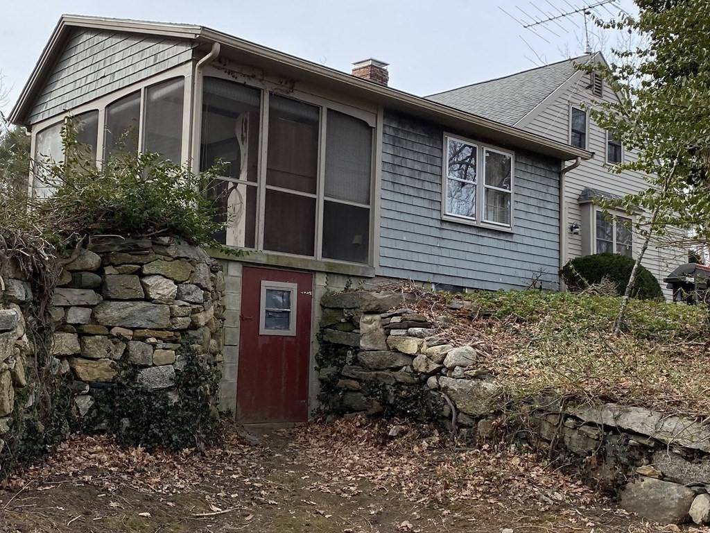 54 Northbridge Road Mendon, MA 01756 - Photo 39 of 39 a front view of a house with garden