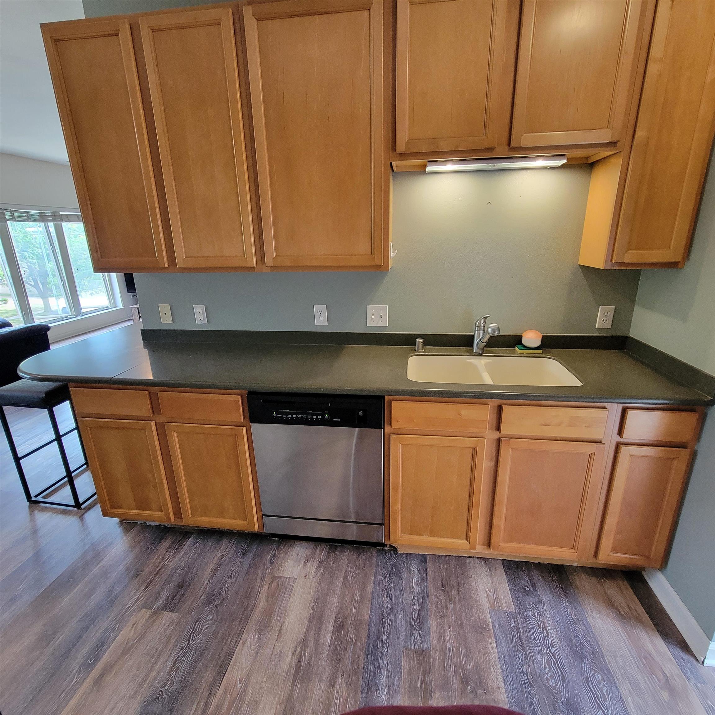 588 North Midvale Boulevard, Unit 301 Madison, WI 53705 - Photo 9 of 30