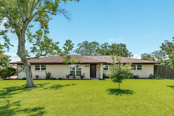 $399,000 | 1412 Buchta Road, Angleton, TX 77515