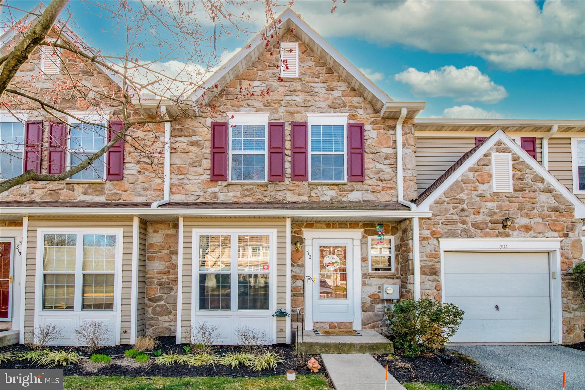 Front of Home (Garage is the neighbor's)