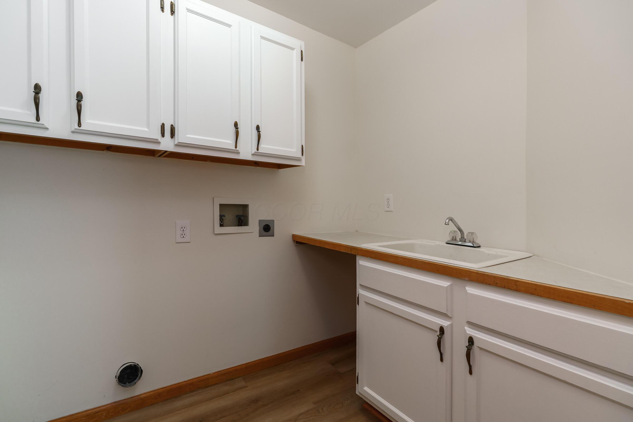 5641 Davidson Road Hilliard, OH 43026 - Photo 12 of 49 1st Floor Laundry Room