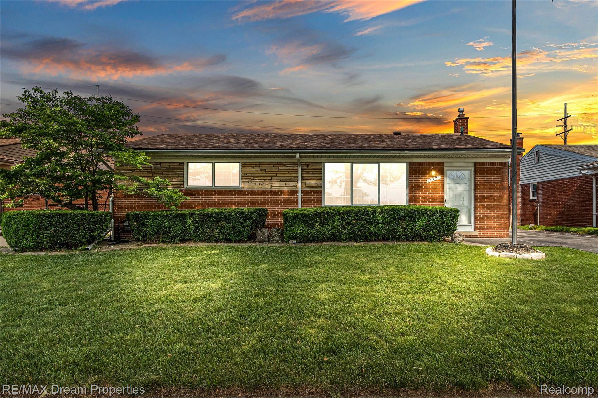 14731 Newburgh Road Livonia, MI 48154 - Photo 2 of 25 _MG_1970-DTE.jpg