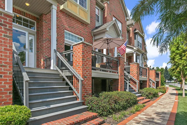 $395,000 | 420 North Harrison Street, Algonquin, IL 60102