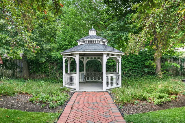 $395,000 | 420 North Harrison Street, Algonquin, IL 60102