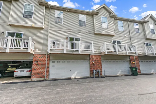 $395,000 | 420 North Harrison Street, Algonquin, IL 60102