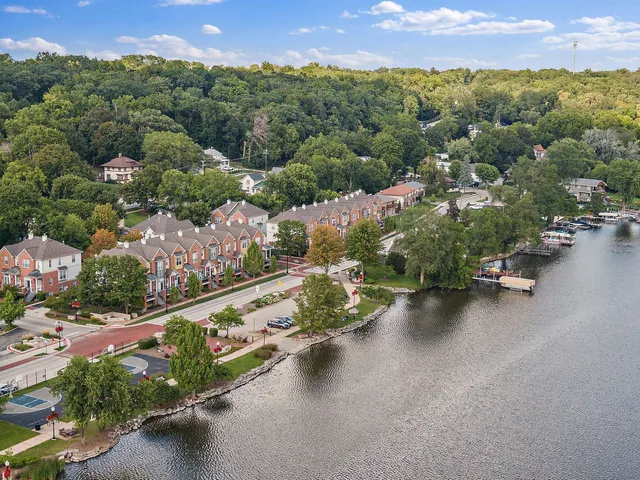 $395,000 | 420 North Harrison Street, Algonquin, IL 60102