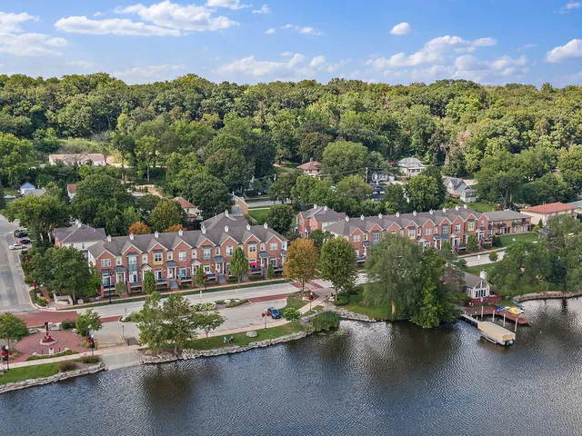 $395,000 | 420 North Harrison Street, Algonquin, IL 60102