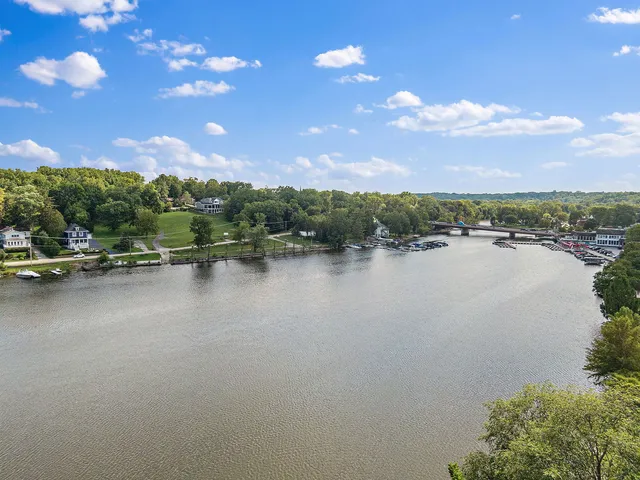 $395,000 | 420 North Harrison Street, Algonquin, IL 60102