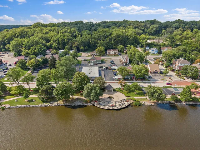 $395,000 | 420 North Harrison Street, Algonquin, IL 60102