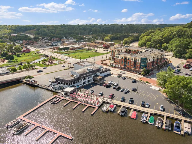 $395,000 | 420 North Harrison Street, Algonquin, IL 60102