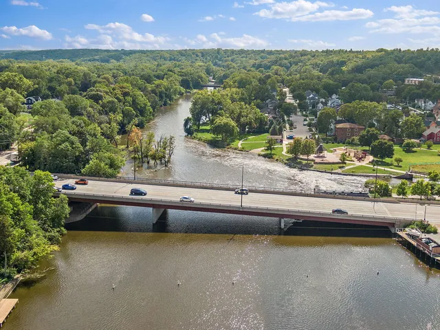 $395,000 | 420 North Harrison Street, Algonquin, IL 60102