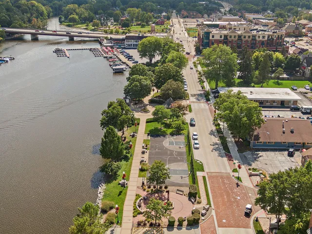 $395,000 | 420 North Harrison Street, Algonquin, IL 60102