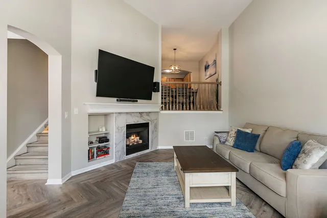 $395,000 | 420 North Harrison Street, Algonquin, IL 60102