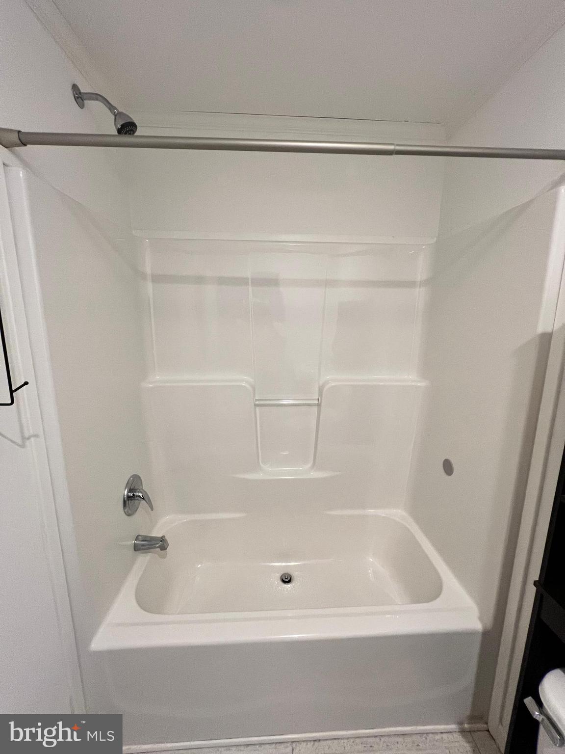 485 Keith Court Lothian, MD 20711 - Photo 12 of 23 a bathroom with a bathtub