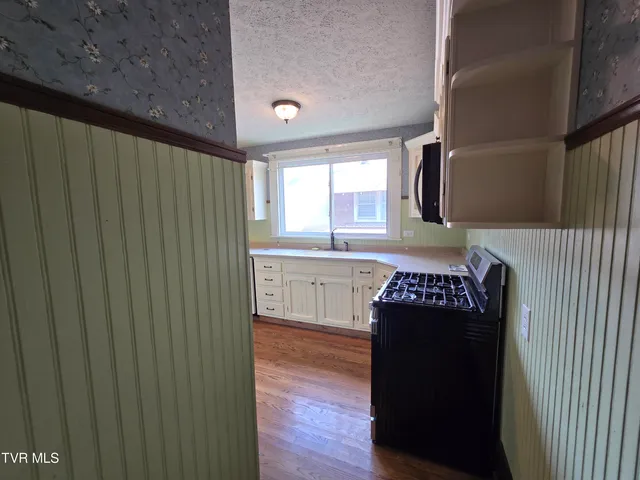 $334,500 | 113 West 2nd Street South, Big Stone Gap, VA 24219