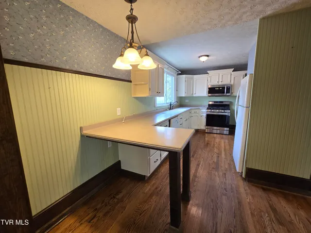 $334,500 | 113 West 2nd Street South, Big Stone Gap, VA 24219