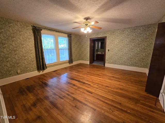 $334,500 | 113 West 2nd Street South, Big Stone Gap, VA 24219