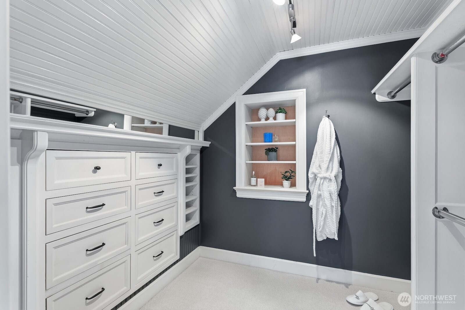 7219 Soundview Drive Edmonds, WA 98026 - Photo 20 of 40 a view of walk in closet