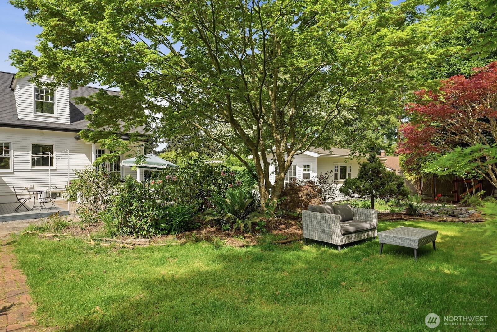7219 Soundview Drive Edmonds, WA 98026 - Photo 32 of 40 a backyard of a house with table and chairs