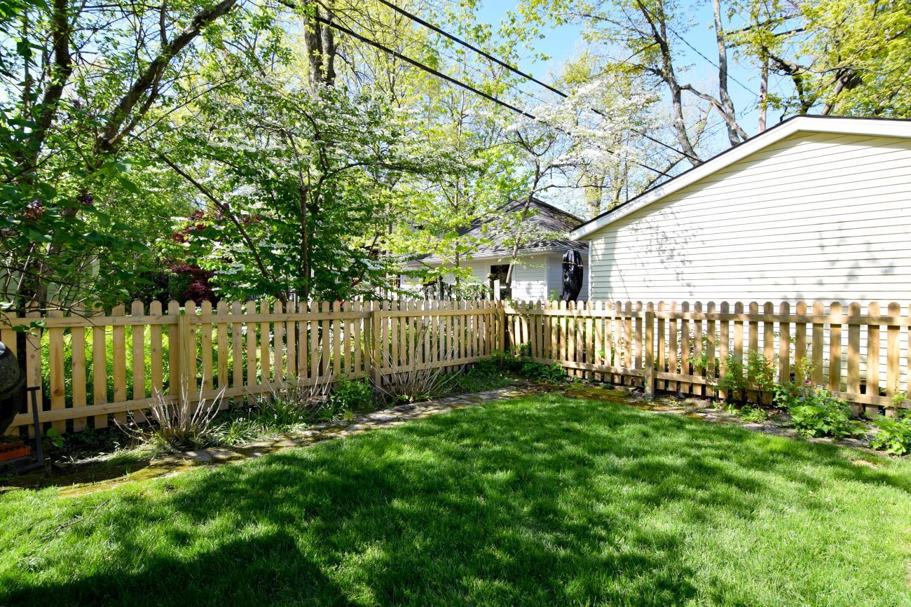 2970 Coleridge Road Cleveland Heights, OH 44118 - Photo 40 of 43 Picket Fence