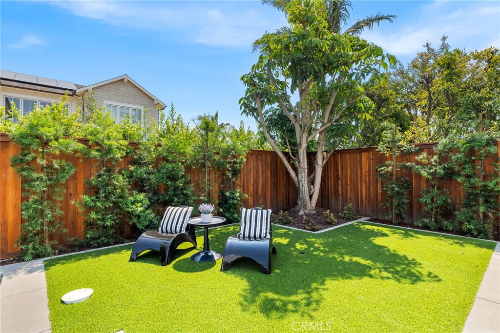 1206 Pembroke Lane Newport Beach, CA 92660 - Photo 21 of 49 a view of a backyard with plants and garden